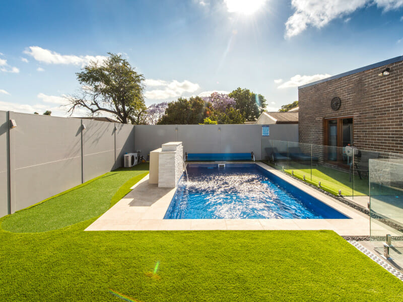 TrendWall with aluminium posts pool and boundary wall. 