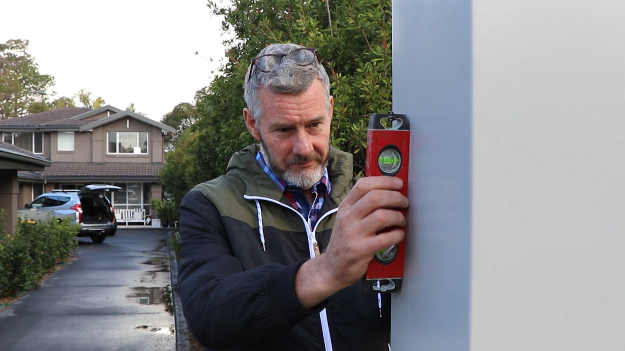 Barry Du Bois builds DIY privacy wall for Miguel Maestre’s beautiful family home