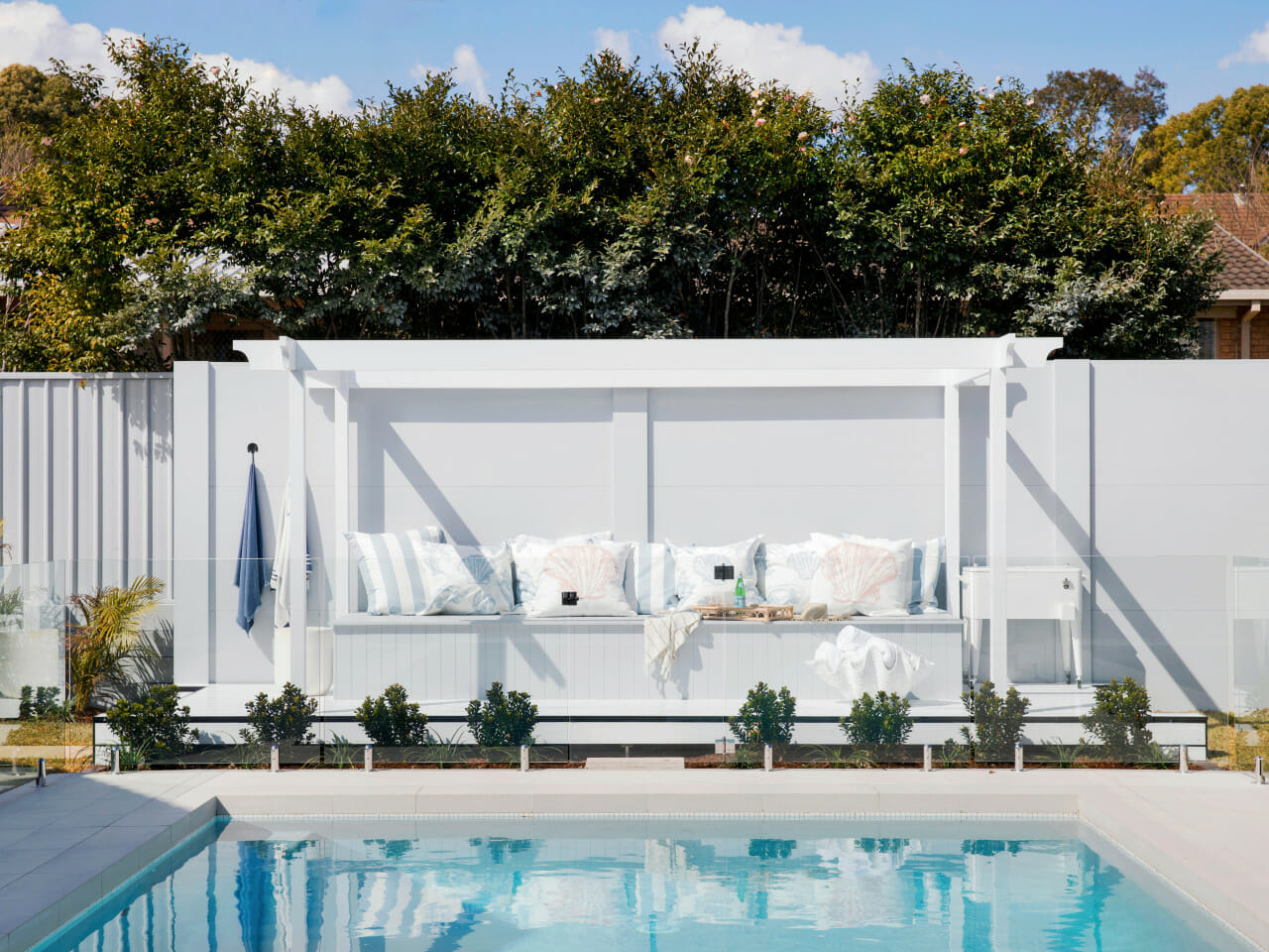 Three Birds House 11 - VogueWall