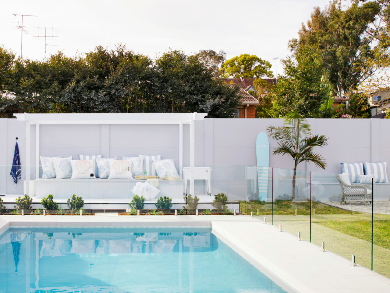 Three Birds Renovations, House 11, Pool Wall | ModularWalls Privacy Screen