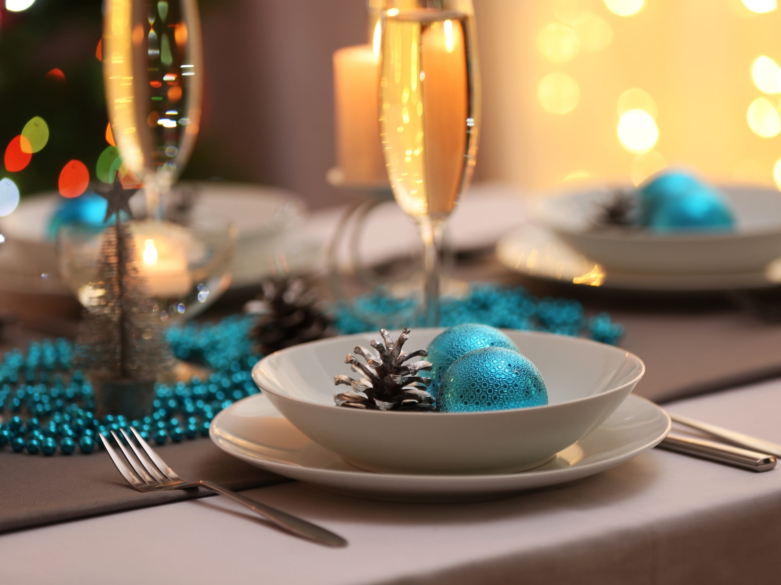 Christmas Table setting baubles