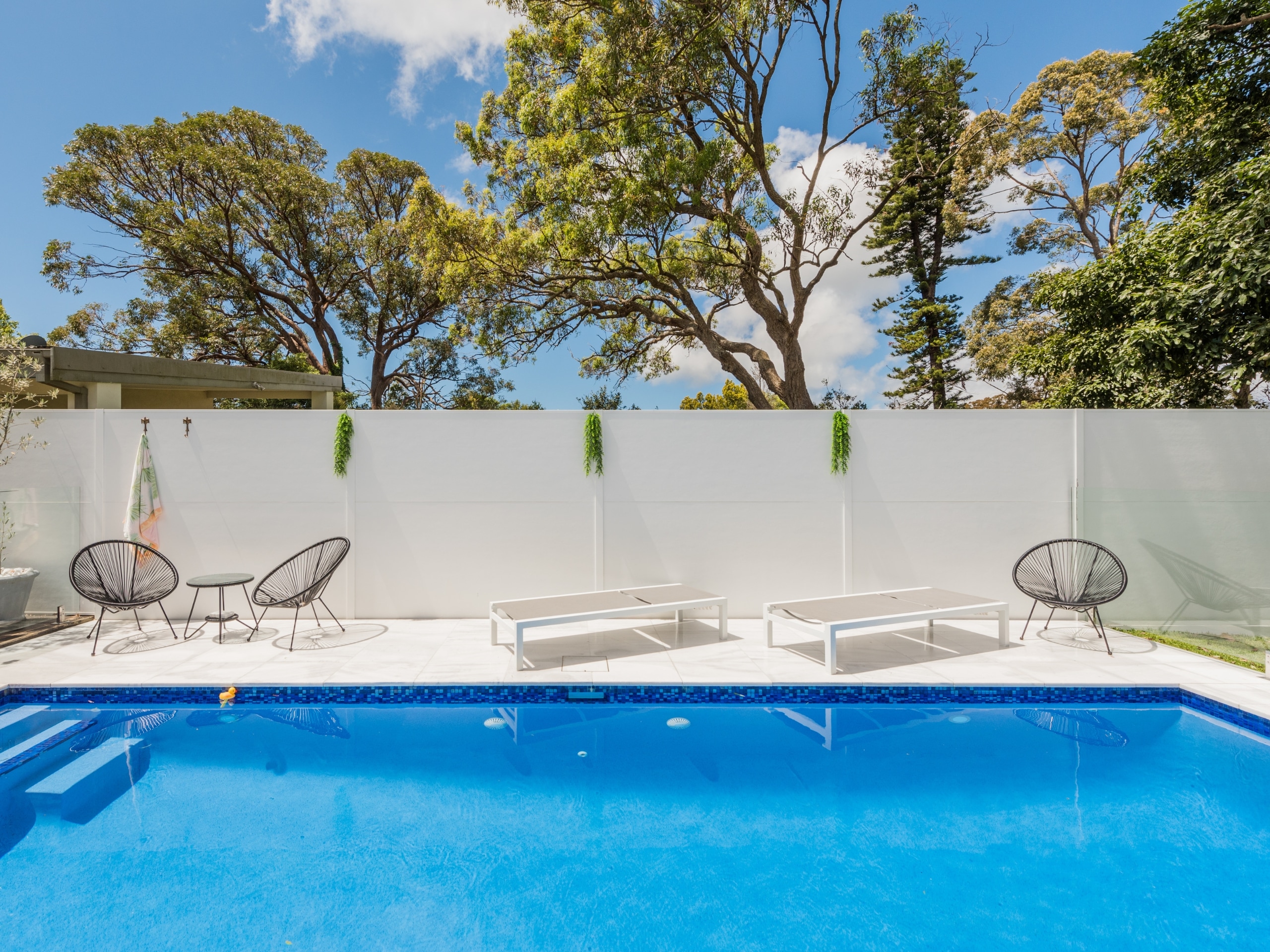 SlimWall Pool Wall Blog outdoor wall ideas feature DIY How much does it cost to put a fence up?