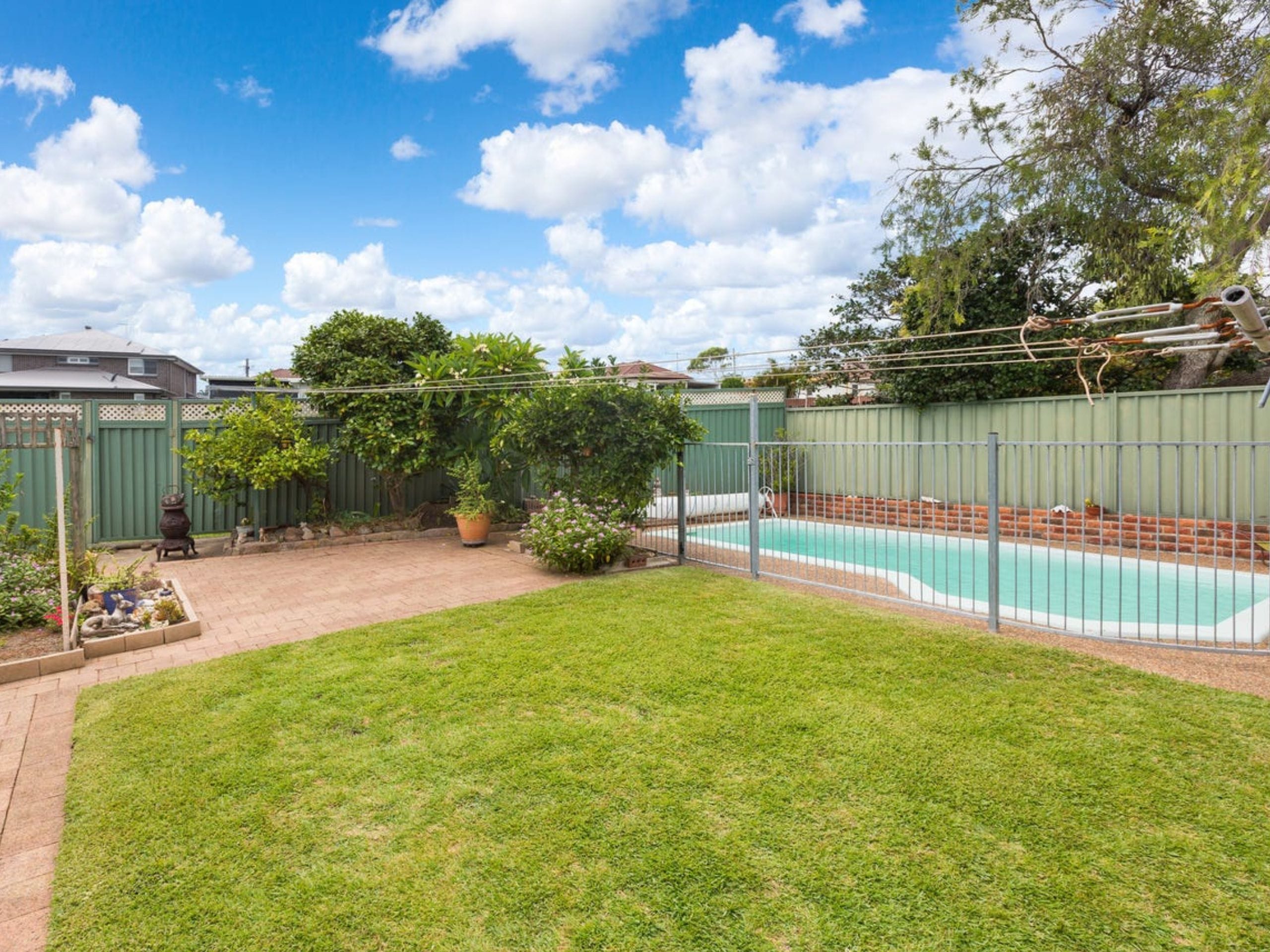 A mismatched metal fence gives a drab effect