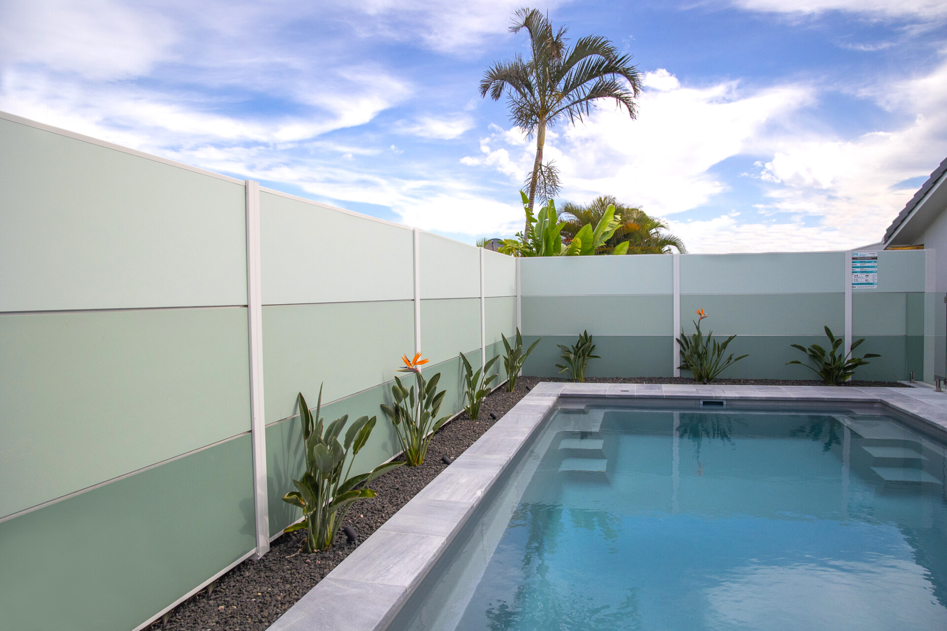 DIY SlimWall - Pool and boundary fence with Expressed Joints and Ombre paint colours