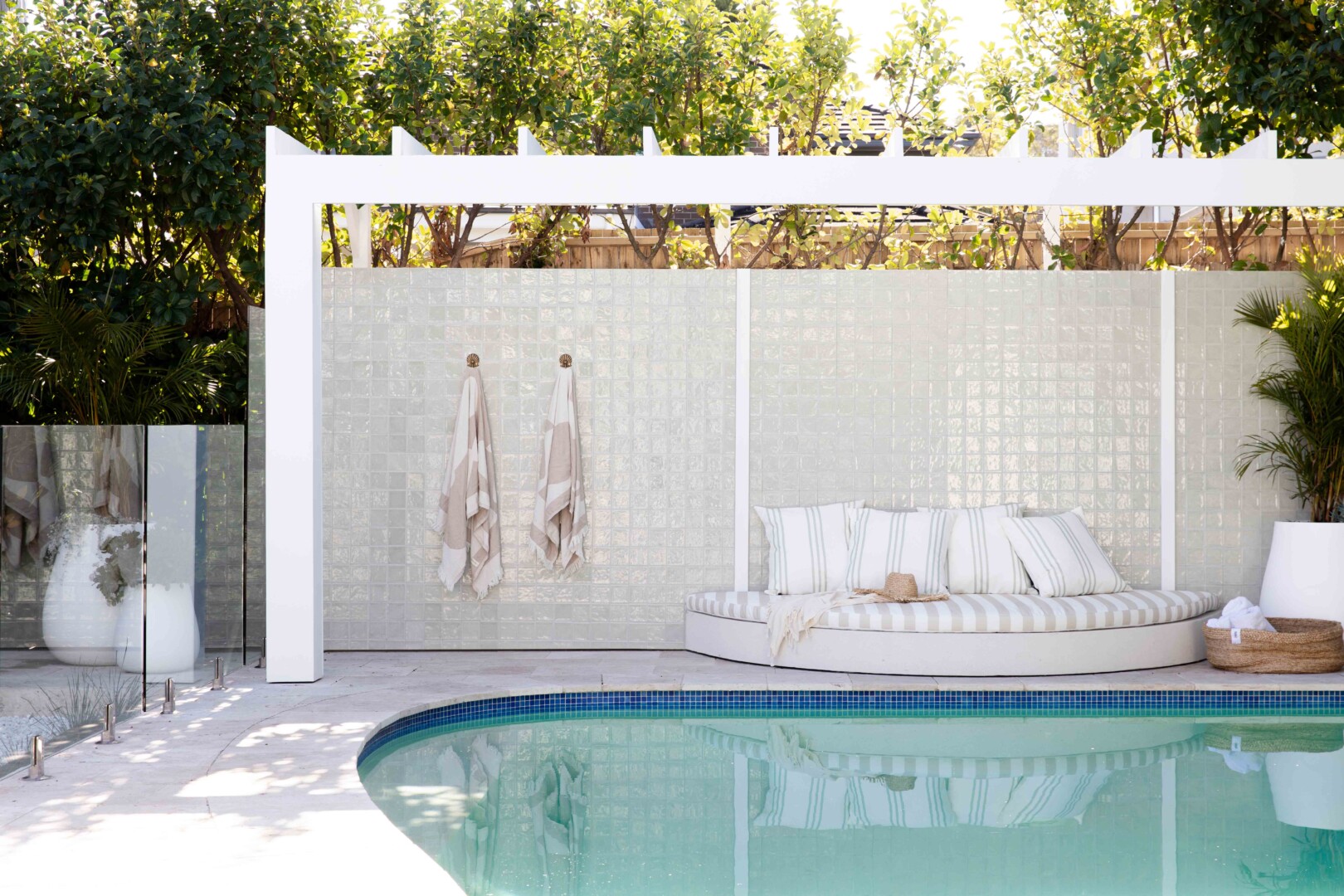 Create a stunning outdoor feature wall ModularWalls