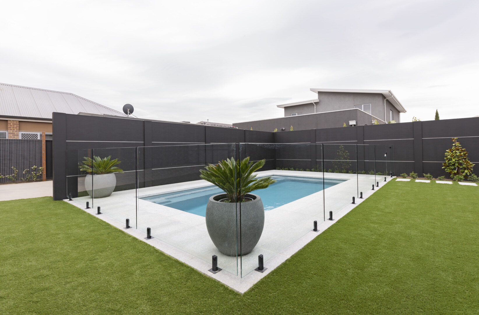 Expressed Joint Creates Striking Pool Feature Wall | ModularWalls