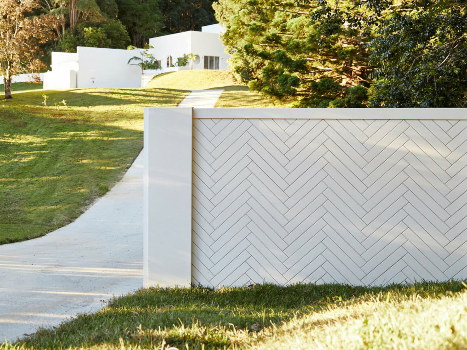 Photo inspiration: Visual Reference: Outdoor Feature Wall Ideas For Your Backyard