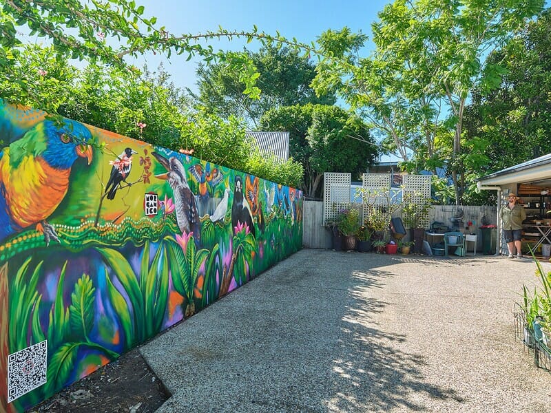 The bird wall mural on the TrendWall transforms the outdoor space