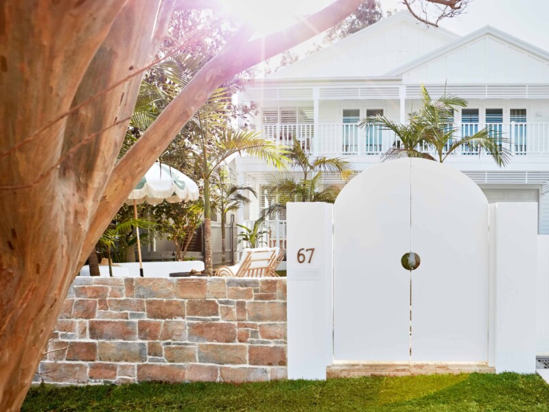 Front yard landscaping ideas: Three Birds Renovations House 14 EstateWall front wall customised with stone cladding and an arched front gate. 