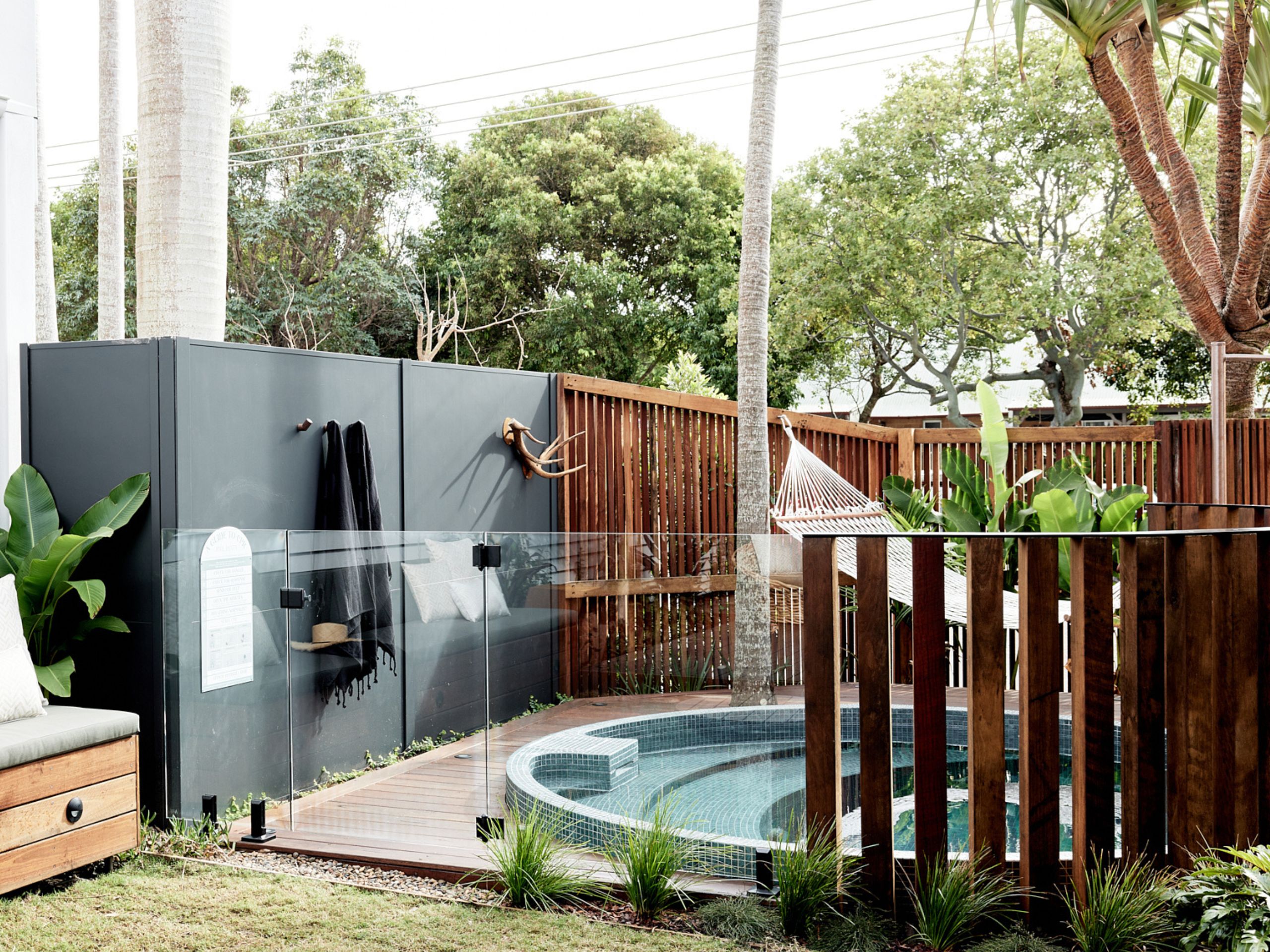 Create a resort-worthy pool area with ModularWalls