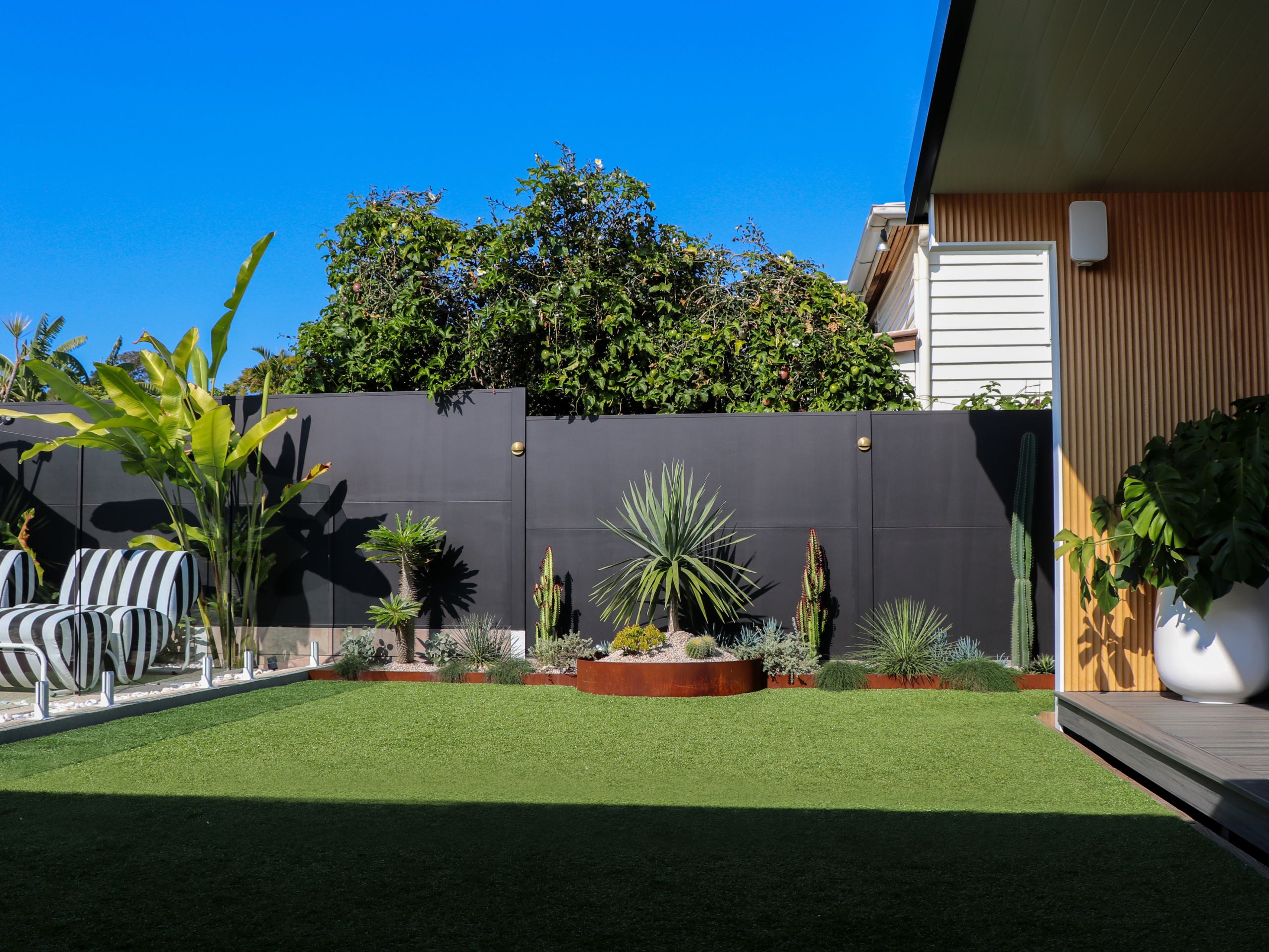 Reduce noise and create a peaceful outdoor haven with ModularWalls