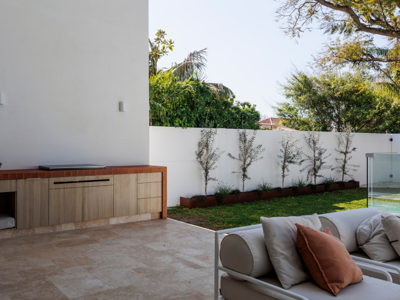 Choose a neutral, natural colour palette for the Moditerranean look