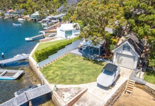 Water front property TrendWall