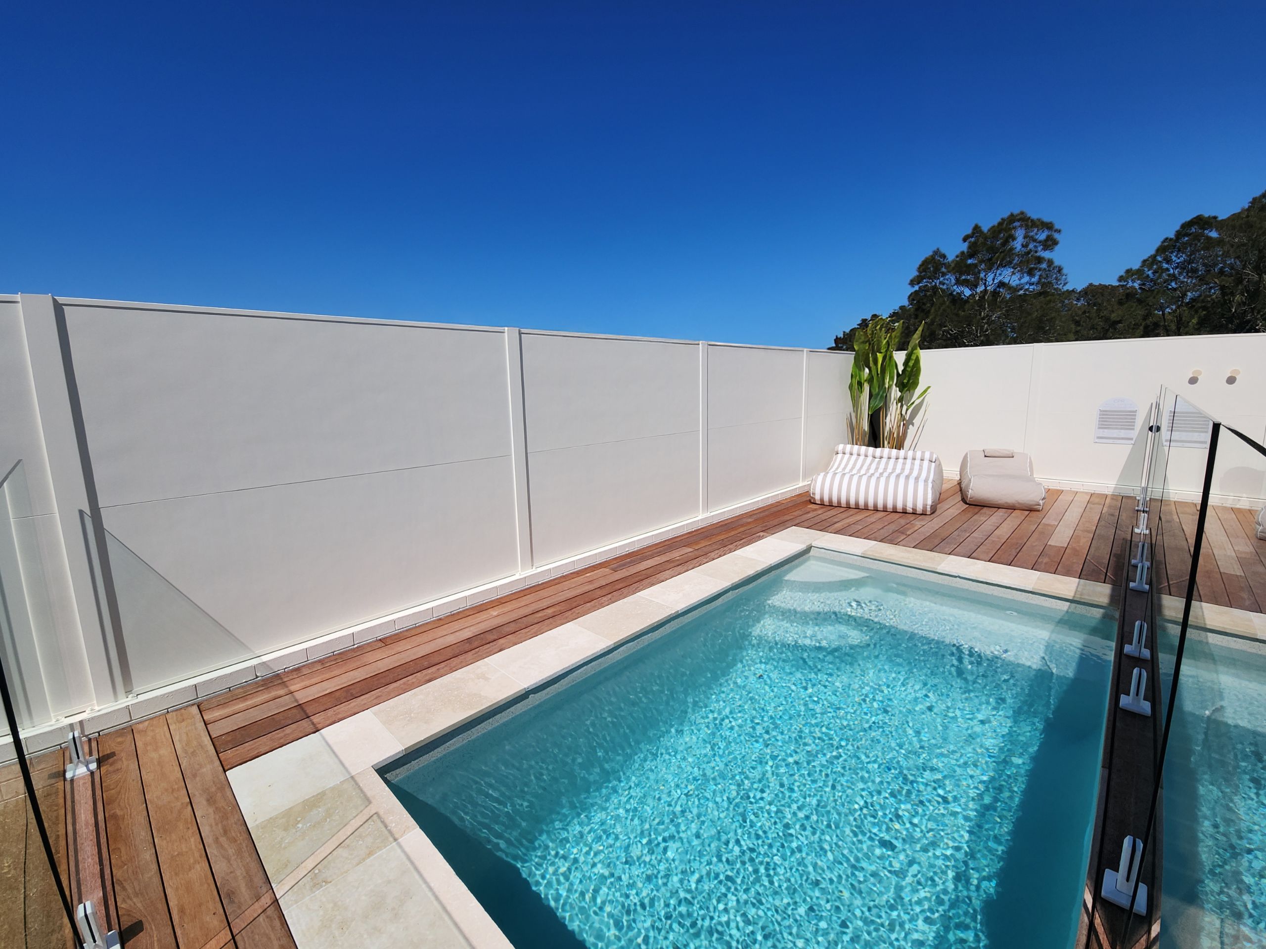 Kingy Cottage TrendWall Pool Boundary Wall