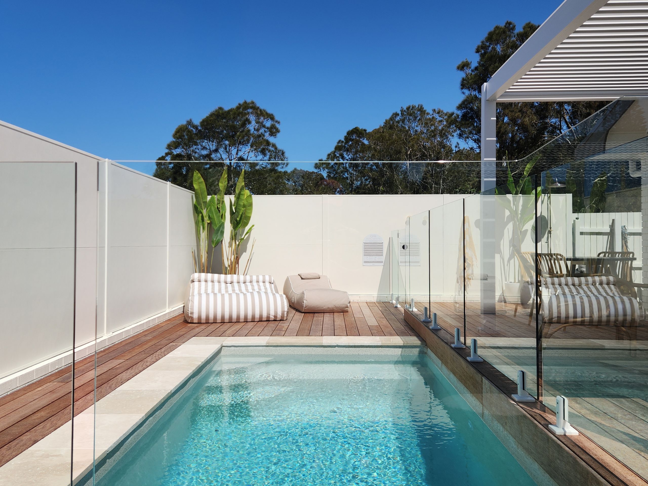 Kingy Cottage Pool Wall TrendWall