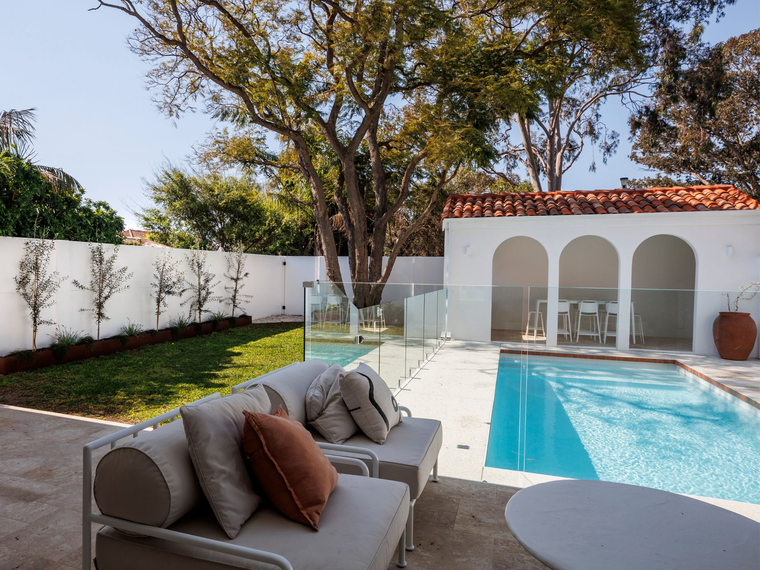 Organic shapes, curves and arches are a mainstay of landscaping trends