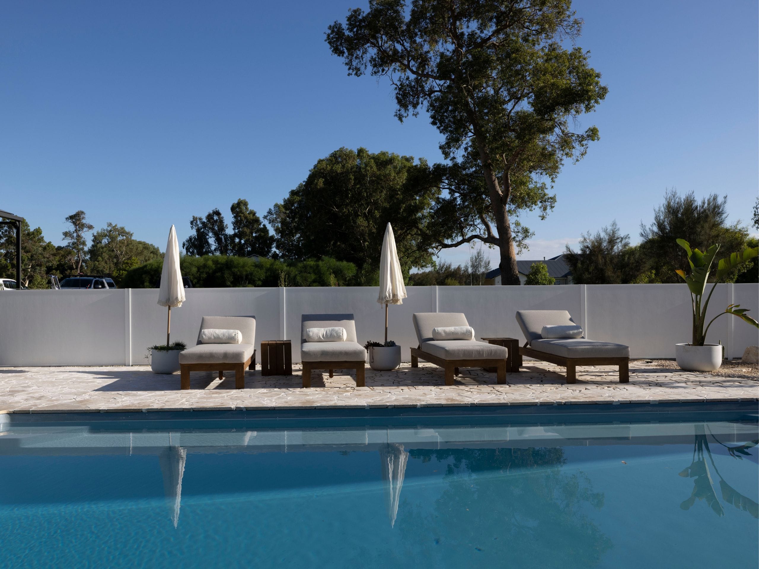 Create a stylish outdoor oasis with ModularWalls 