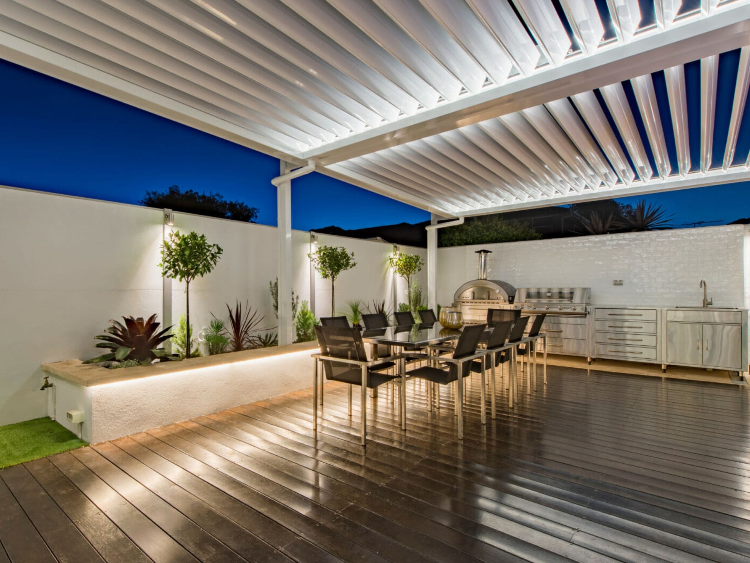 Create your outdoor backyard oasis with ModularWalls