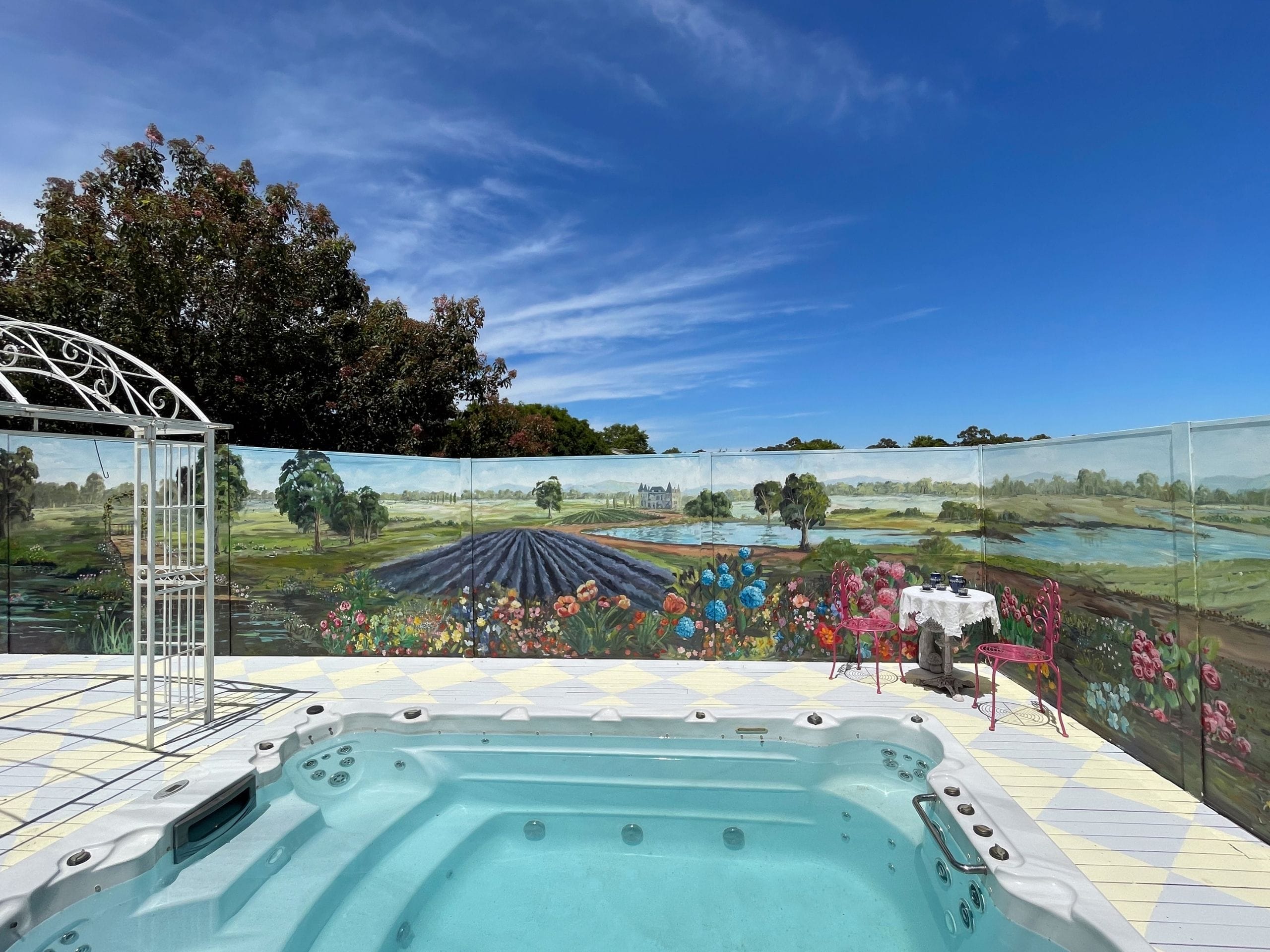 In addition to security and privacy, her new fence needed to ensure safety – particularly around the spa area. 