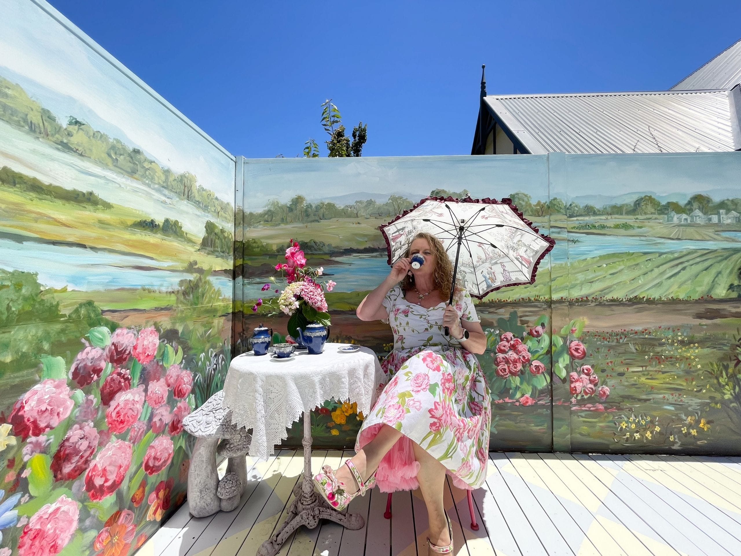 Choosing TrendWall® for its privacy and security features, Michelle equally appreciated that it granted her the freedom to paint as she desired, making it the perfect choice for showcasing her artistic vision.