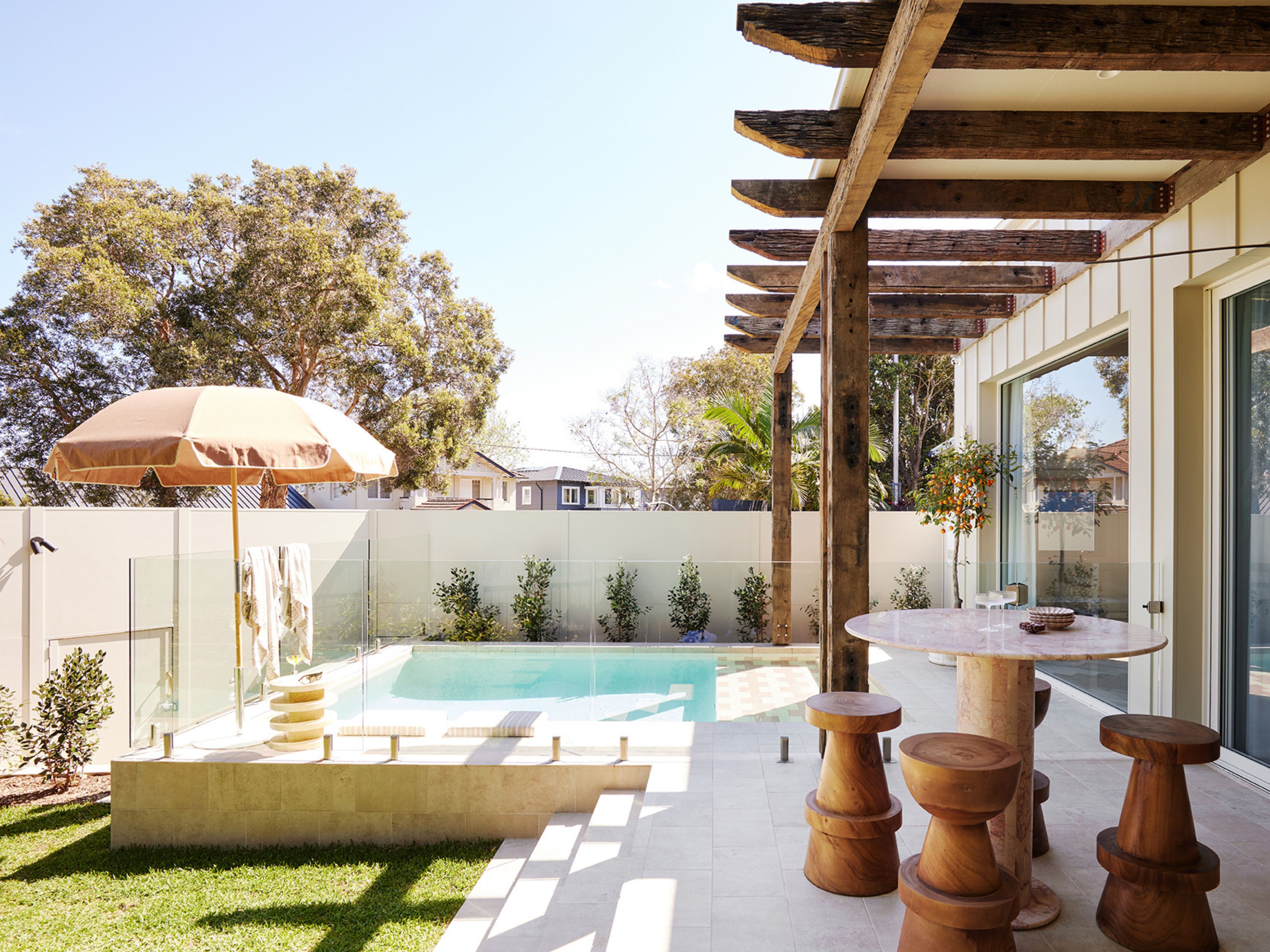 Discover our guide to cost-effective masonry fence alternatives