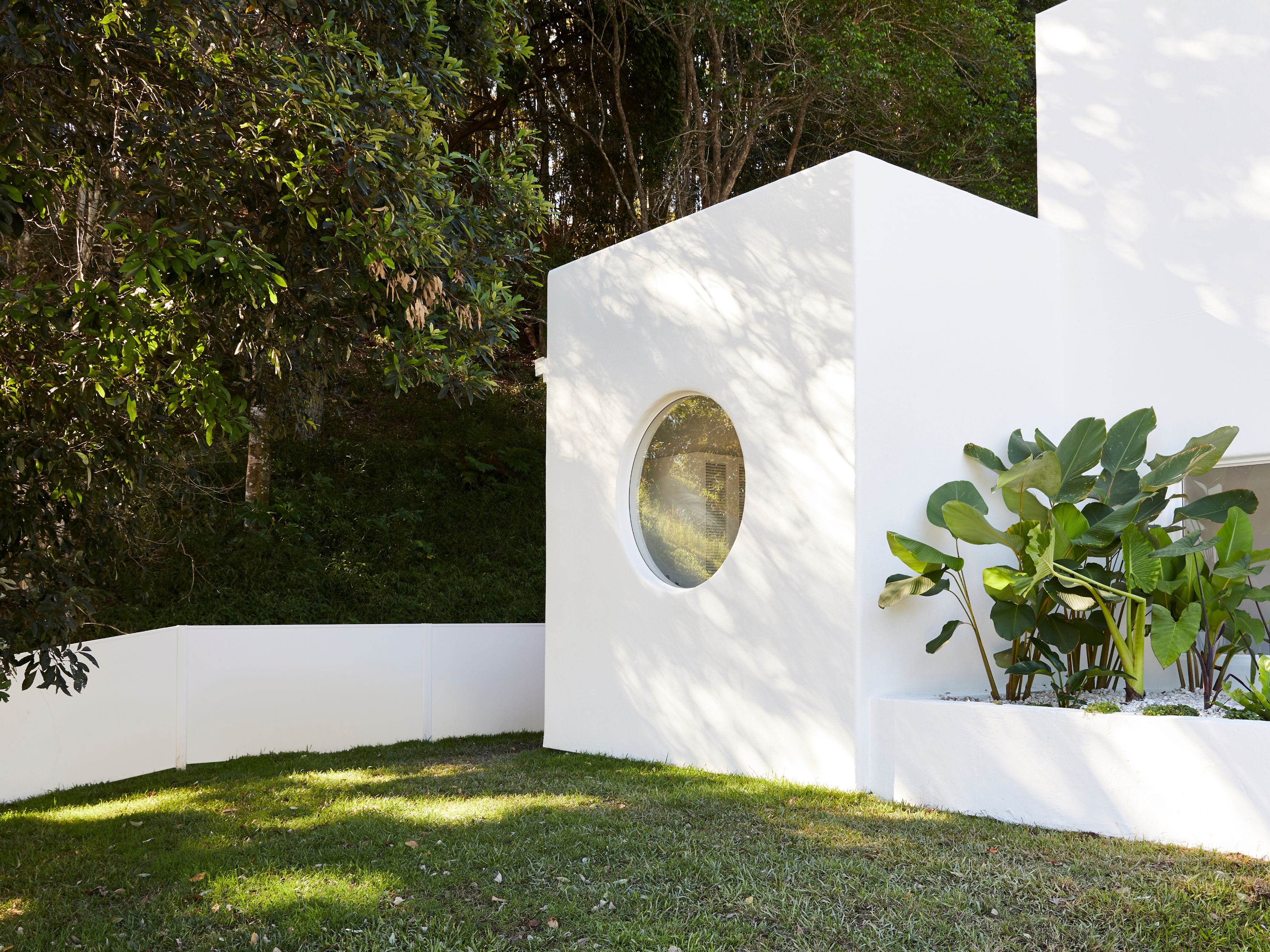 ModularWalls are a solid, sleek and high-quality masonry fence alternative