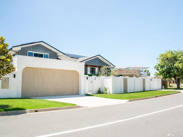 A coastal fence for this Mermaid Waters property creates privacy and style estatewall white front fence