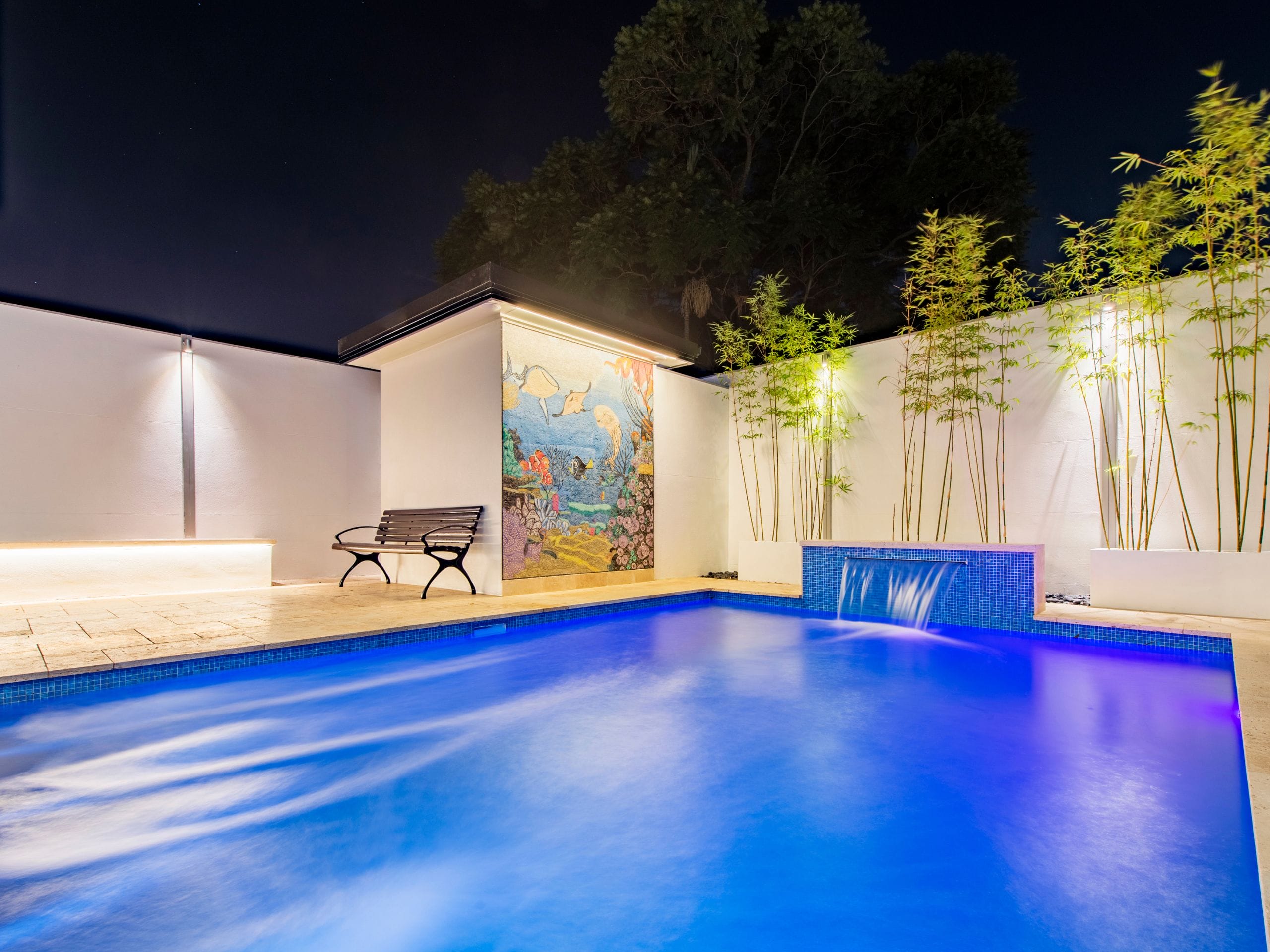 Here, ModularWalls form the property boundary, with a tiled section positioned directly beside the pool. Mosaic detailing transforms this section into a focal point and demonstrates how different finishes can be used to distinguish one part of a larger boundary