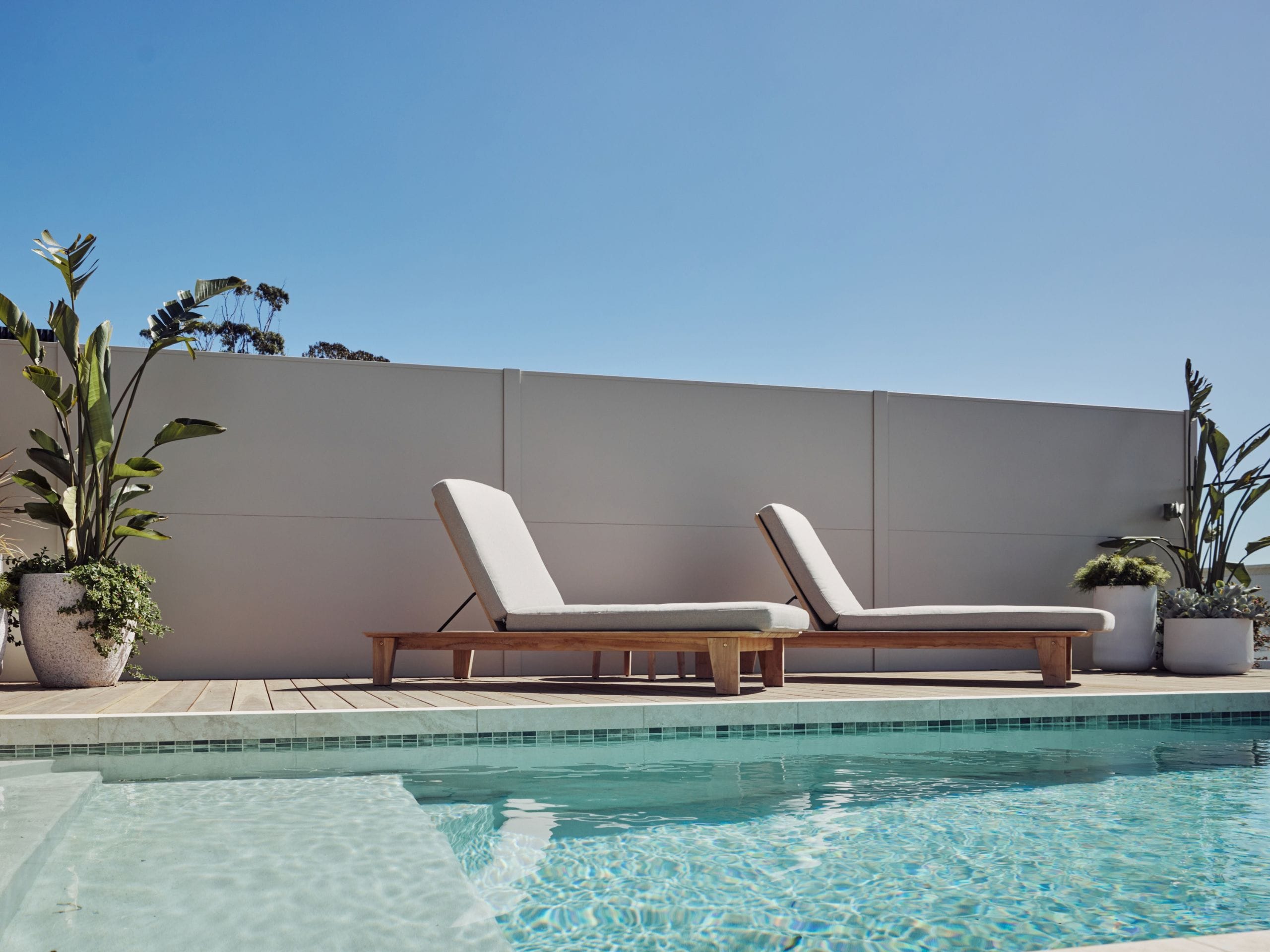  TrendWall’s aluminium posts offer greater corrosion resistance, making the system well suited to coastal and poolside locations.